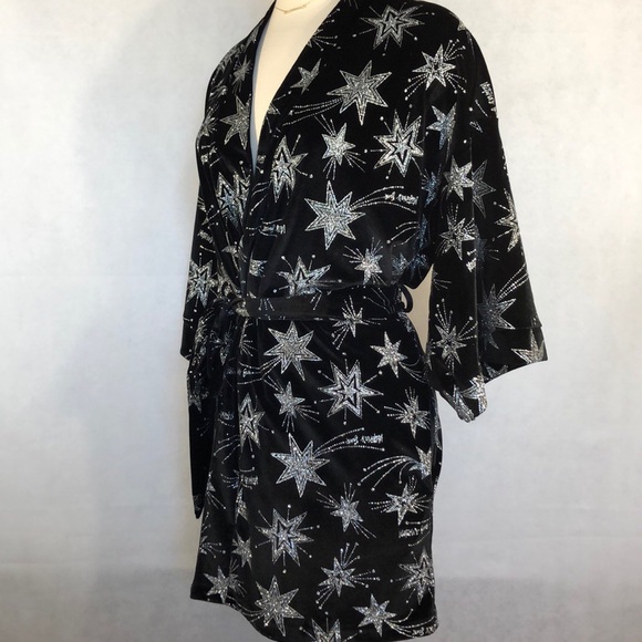 NWT🎁🎄Victoria’s Secret Velvet Black Robe - Picture 4 of 8